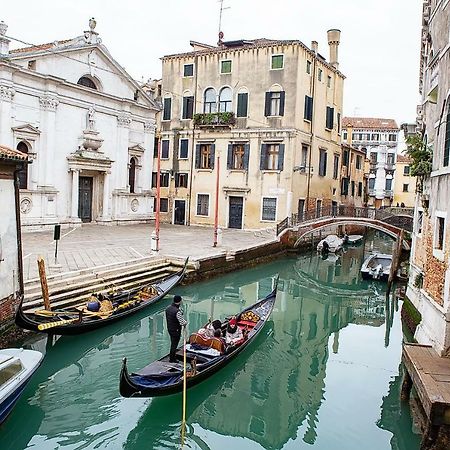 Pink House In Venice City Center Apartment ภายนอก รูปภาพ