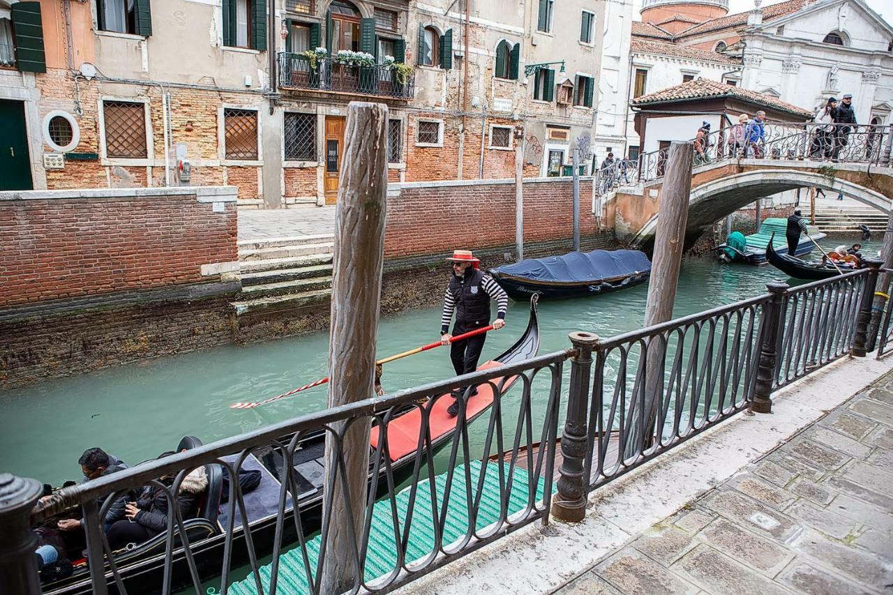 Pink House In Venice City Center Apartment ภายนอก รูปภาพ