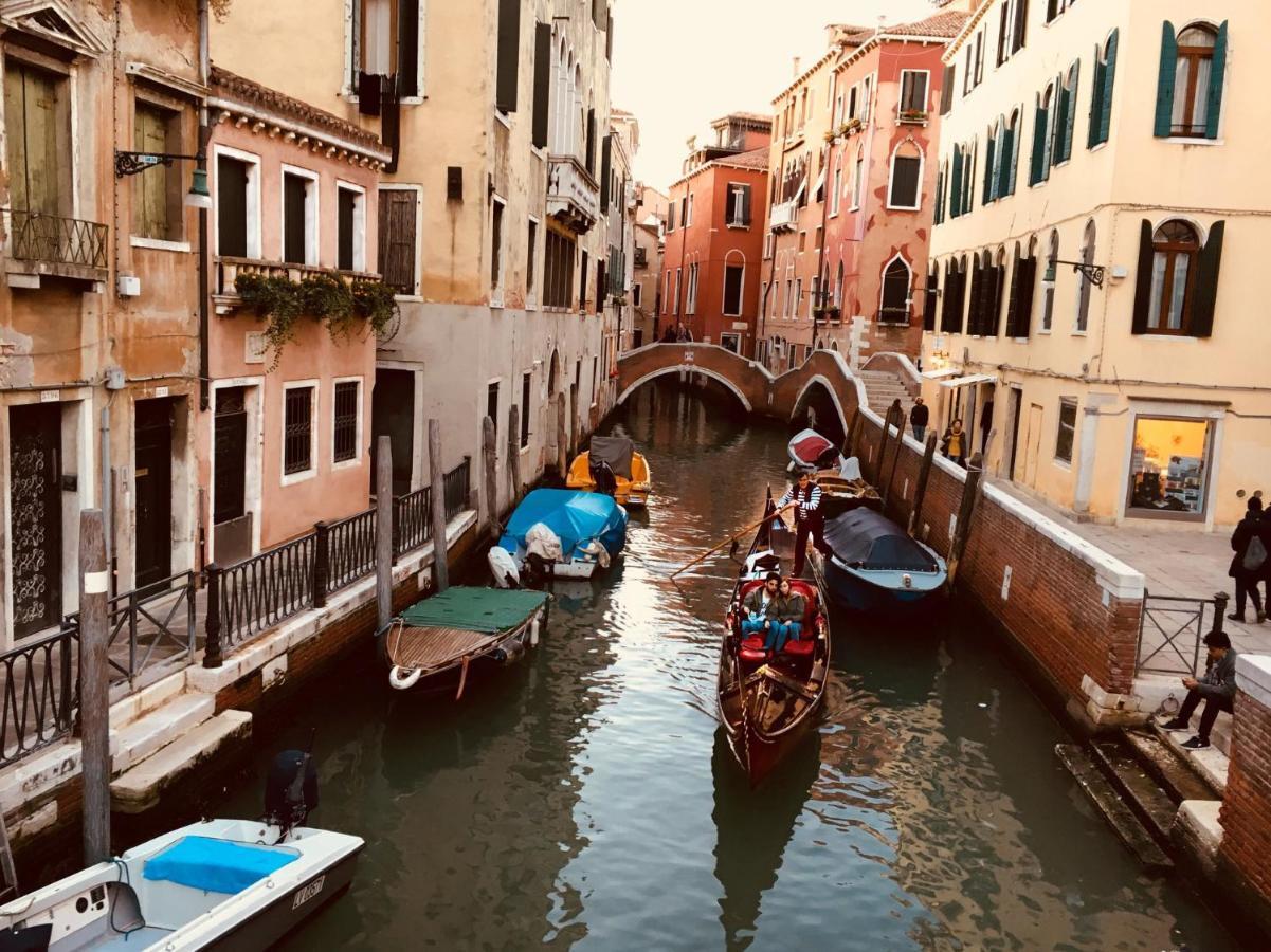 Pink House In Venice City Center Apartment ภายนอก รูปภาพ